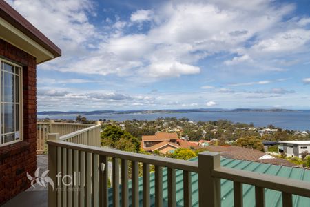 Expansive Home, Panoramic Views - Photo 4