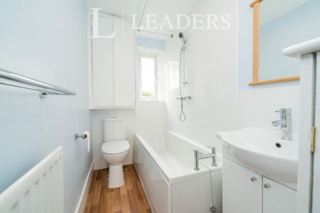 2 bedroom house to rent Riverside, Pixham, RH4 - Photo 2