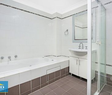 Luxury 2 Bedroom Unit. Beautifully Bright Interior Overlooking Lake... - Photo 6