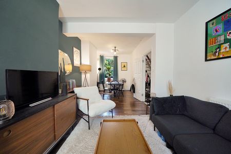 2 Bed Terraced House, Durrant Street, E2 - Photo 2