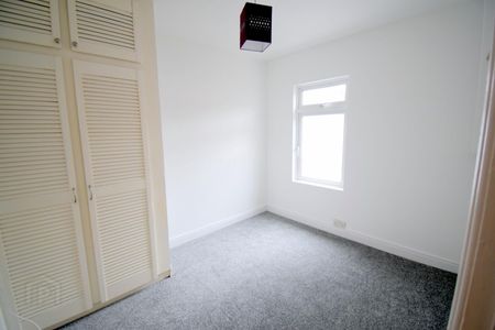 137 Rosebery Road, BT68JB, Belfast - Photo 4