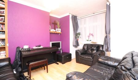 Lloyd Villas, Roman Road, East Ham, London E6 - Photo 3