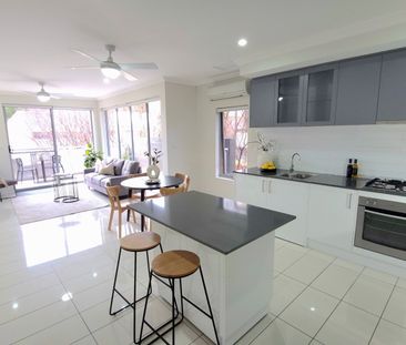 Open the door to effortless style - Photo 1