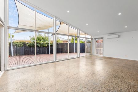 Rear Unit with Quiet Courtyard - Photo 4
