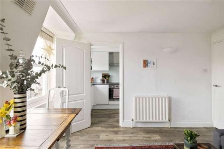 Top Floor Flat, Aldridge Road Villas, London, W11 - Photo 3