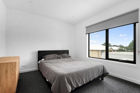 Contemporary Coastal Perfection - Photo 4