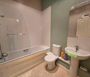 Bury Old Road, Prestwich, M25 - Photo 2