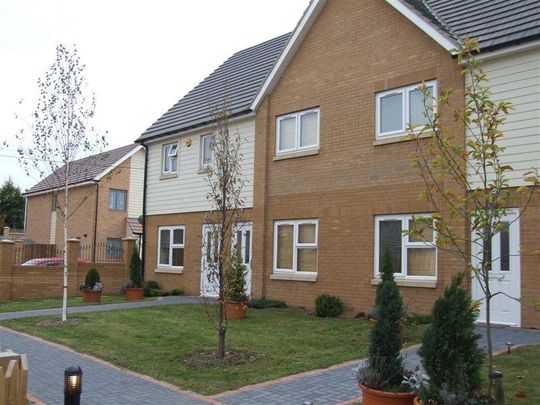 4 bedroom terraced house to rent - Photo 1