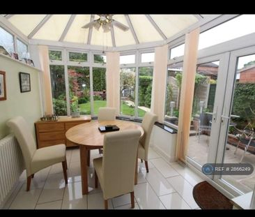 3 bedroom semi-detached house to rent - Photo 5