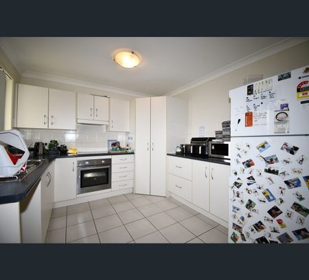 7 Riley Drive, Gracemere, Qld 4702 - Photo 4