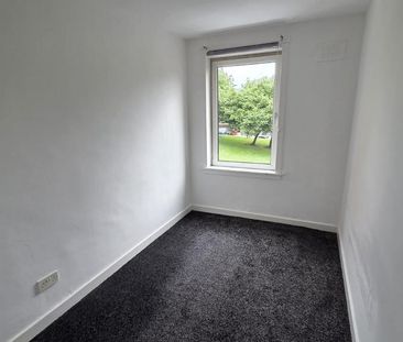3 bedroom flat to rent - Photo 3