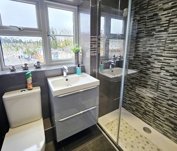 Pear Tree Road, Addlestone, Surrey, KT15 - Photo 2