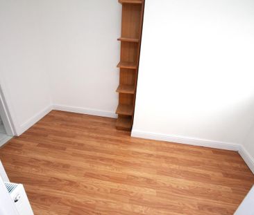 4 bedroom semi-detached house to rent - Photo 4