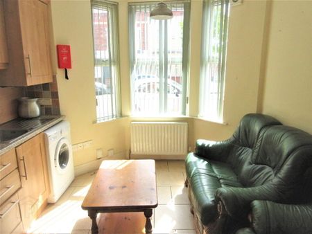 Two Great Apartments, 73 Agincourt Avenue, Queens Quarter, Belfast, BT7 1QB - Photo 3