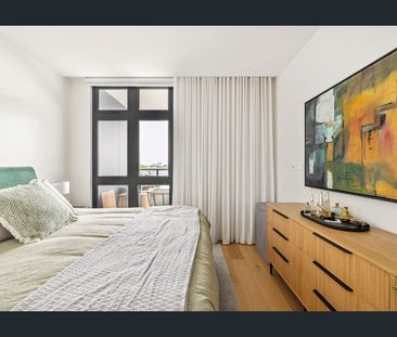 Oversized designer home with study in village setting - Photo 6