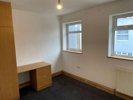 Inverness Road, Hounslow, TW3 - Photo 2