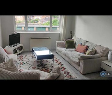 1 bedroom in a flat share to rent - Photo 2