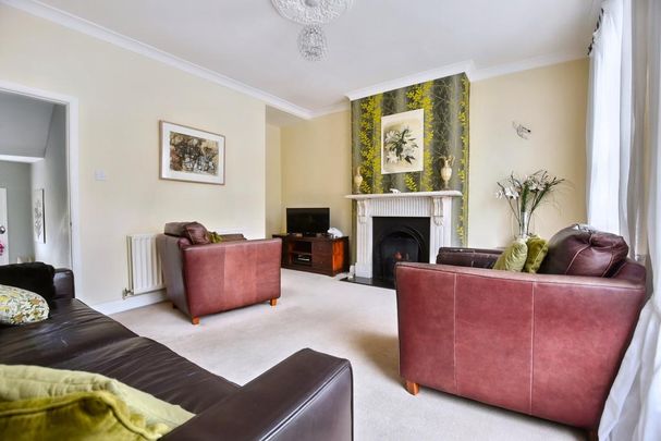 4 bedroom terraced house to rent - Photo 1