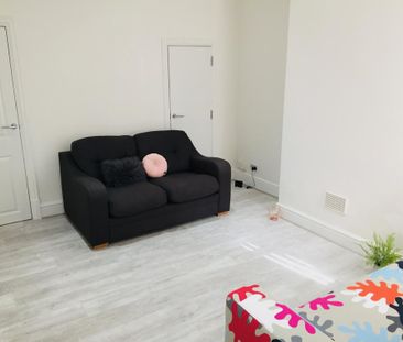 4 bedroom terraced house to rent - Photo 2