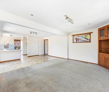 Large family home situated in popular Ballarat North - Photo 3