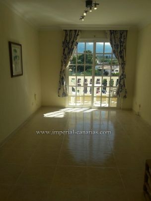 Se alquila en Puerto de La Cruz, en San Antonio, piso de dos dormitorios, balcón con vistas y garaje. - Foto 1