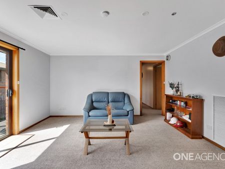 Well Maintained Large Family Home! - Photo 4