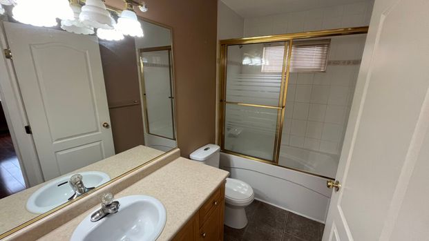 Large 4 Bedroom Upper in West Abbotsford - Photo 1