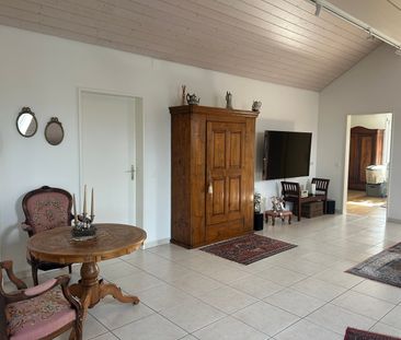 Ruhig und doch zentral - Dachwohnung von bester Qualität - Photo 2