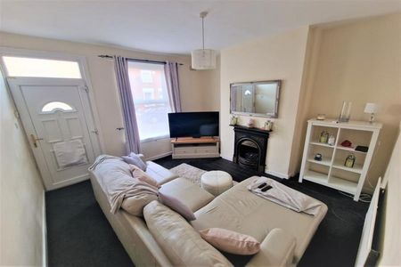 2 Bedroom Terraced To Let - Photo 2