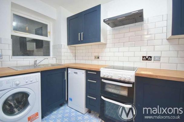 Molyneux Drive, London, SW17 - Photo 1