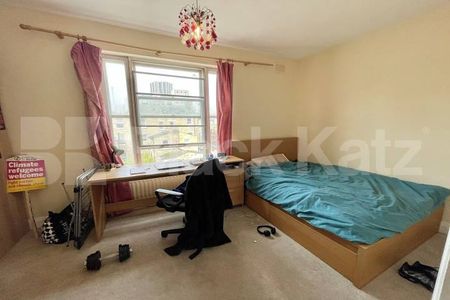 Offering 1235 Sq.Ft.of living space with charming garden & extra study room - Photo 4