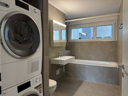 Appartement fraîchement rénové dans un endroit recherché à Lucerne - Photo 2