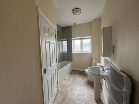 Jubilee Close, Crewkerne, Somerset - Photo 5