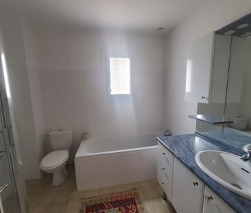 Location Maison 4 pièces 83m² CUERS 83390 - Photo 4