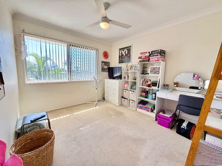 Spacious 3 Bedrooms Townhouse in a very convenient location - Photo 5