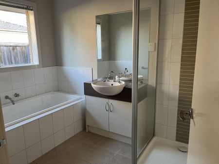 Spacious Family Home - Photo 3