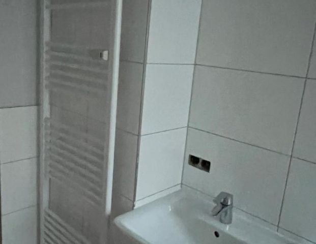 E-Rüttenscheid 84QM, renoviert, 3 Zimmer + Küche, 3. Obergeschoss - Photo 1