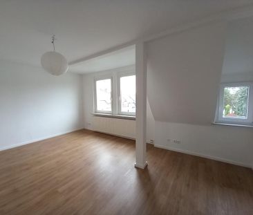 53159 - Helle Dachgeschosswohnung mit 3 Zimmern - Photo 1