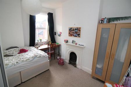 6 bedroom house to rent - Photo 2