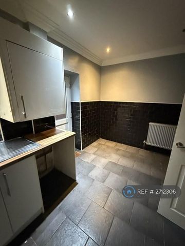 2 bedroom terraced house to rent - Photo 2