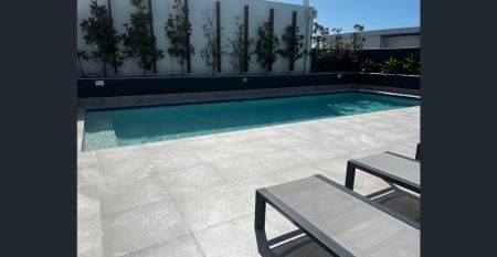 1Bedroom1Bathroom Modern and Stylish Rental Property in Greenslopes, Australia: Your Perfect Contemporary Living Space - Photo 5