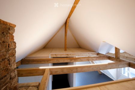 Stilvolle Dachwohnung im sanierten Altbau - Foto 2