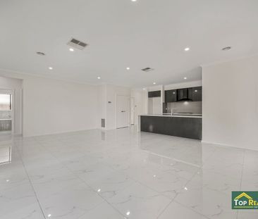 🏡✨ MODERN FAMILY LIVING IN A PRIME WYNDHAM VALE LOCATION! 📍 28 Gala... - Photo 1