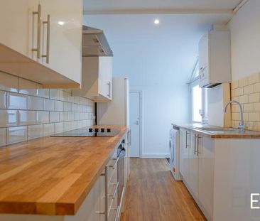 3 bedroom flat to rent - Photo 6