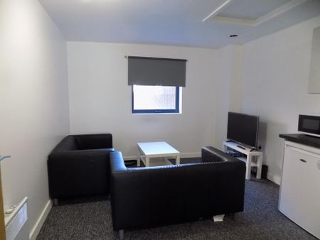 1 bedroom in a flat share to rent - Photo 4