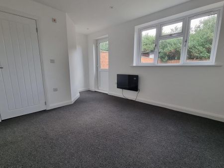 1 bedroom ground floor flat to rent - Photo 4