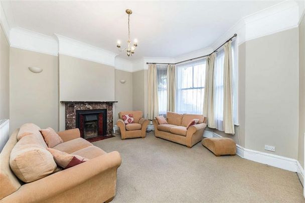 3 bedroom flat to rent - Photo 1