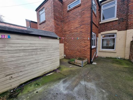 2 bedroom terraced house to rent - Photo 1