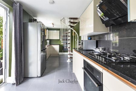 4 bedroom bungalow to rent - Photo 4