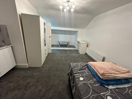 2 bedroom flat to rent - Photo 3